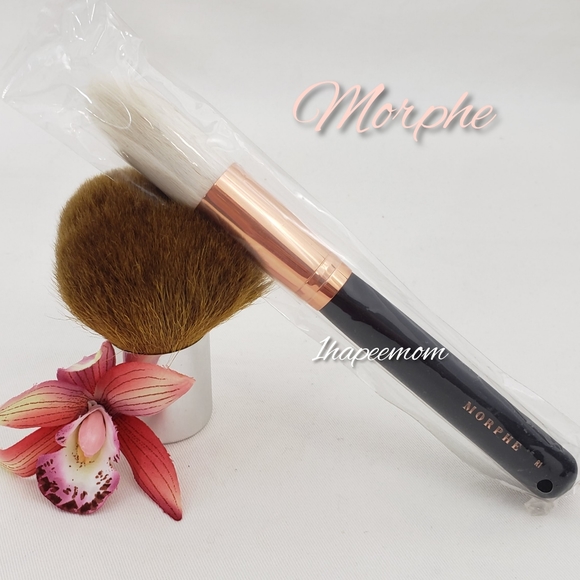 Morphe R1 Deluxe Pointed Powder Brush - Picture 1 of 8